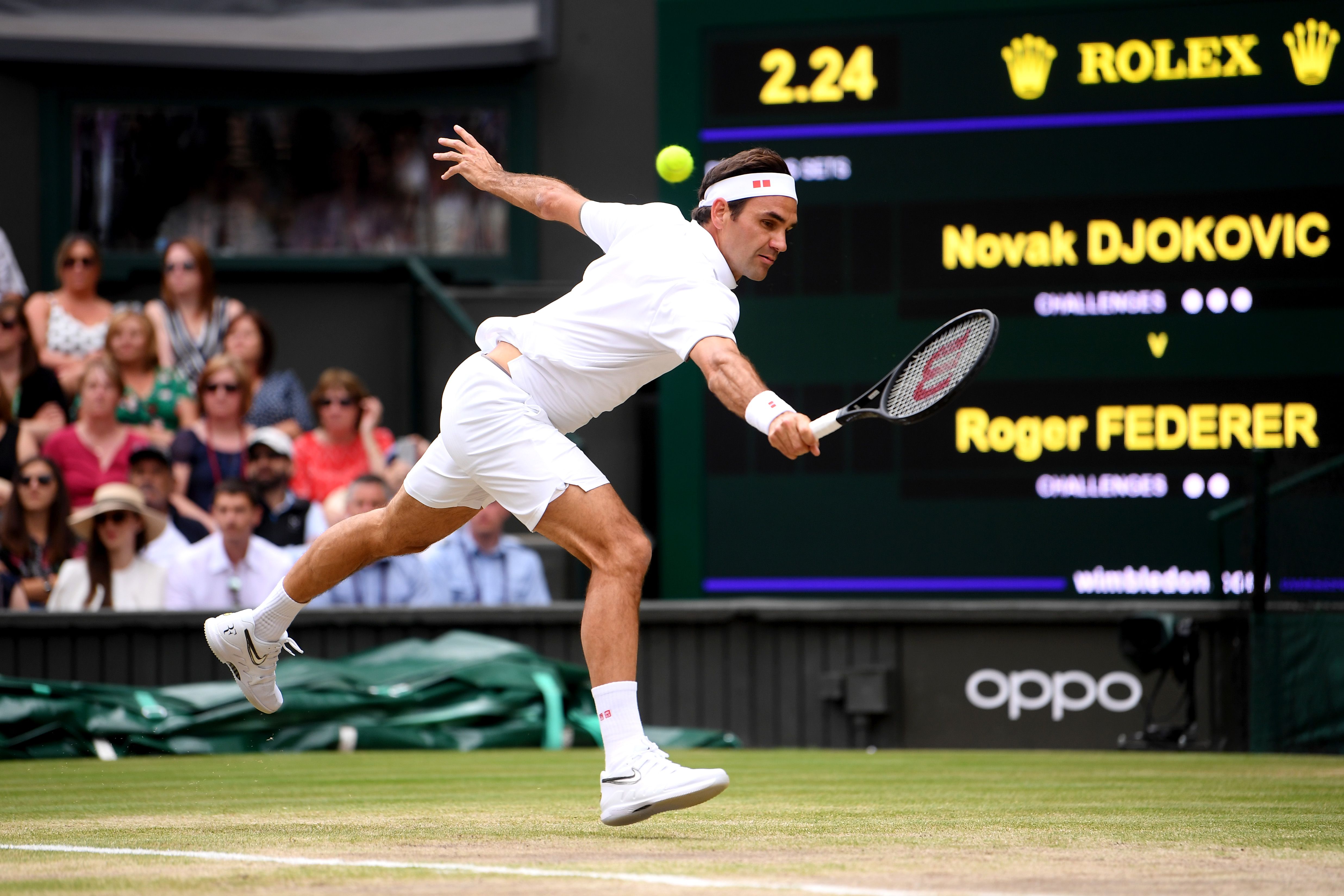 Roger Federer alla risposta a Wimbledon