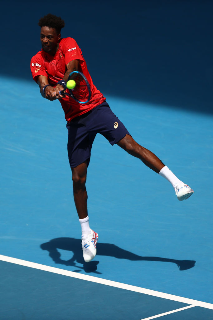 Monfils ha una capacità di conferire energia ai suoi gesti tecnici e una leggerezza nel footwork impressionanti