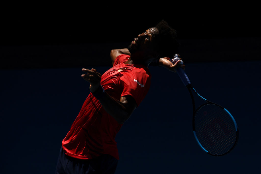 Per quanto riguarda il servizio, Monfils ha uno swing molto elastico che gli consente di trovare grande potenza e ottimi angoli