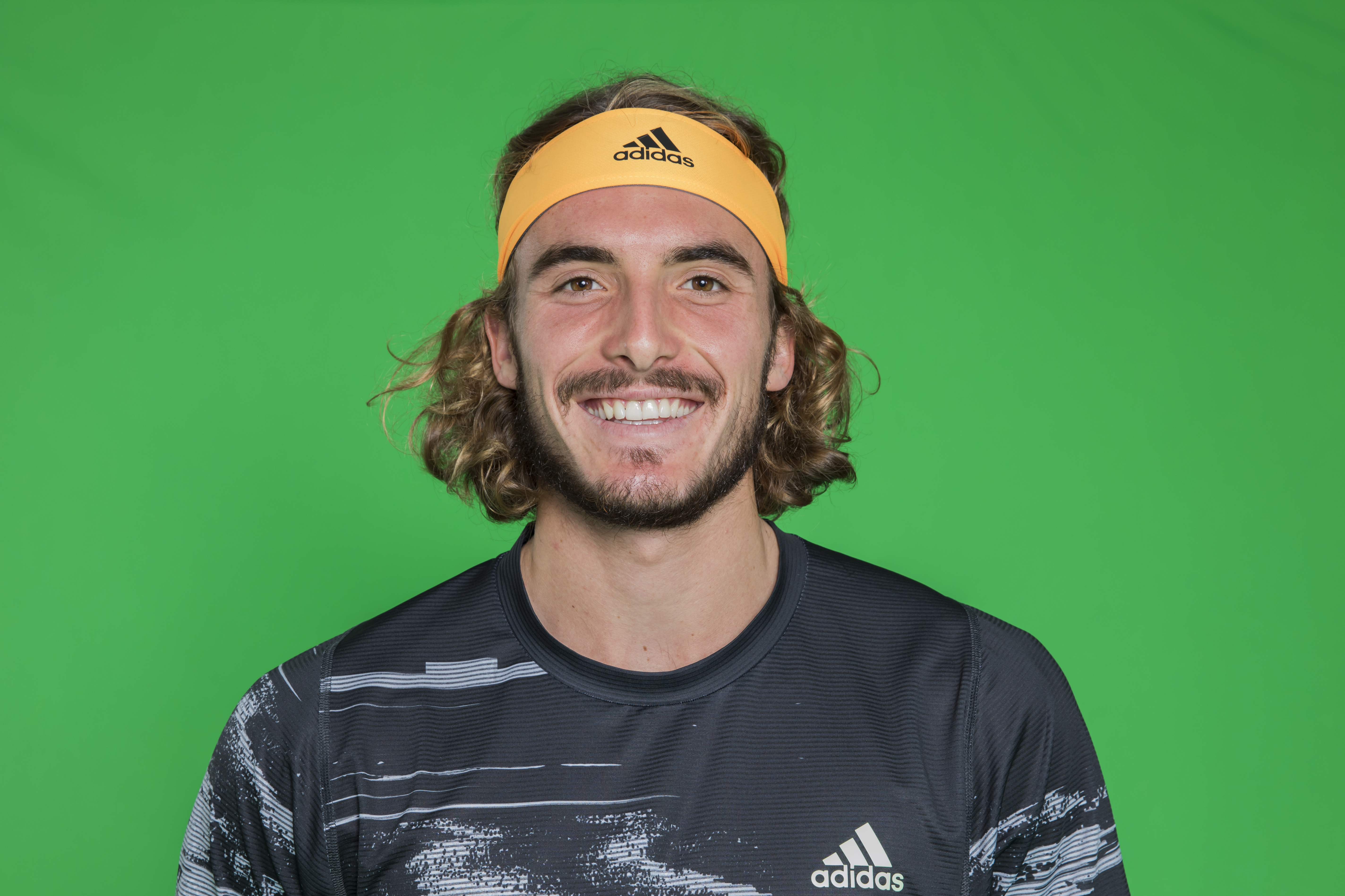Stefanos Tsitsipas in uno shooting dopo la vittoria a Londra