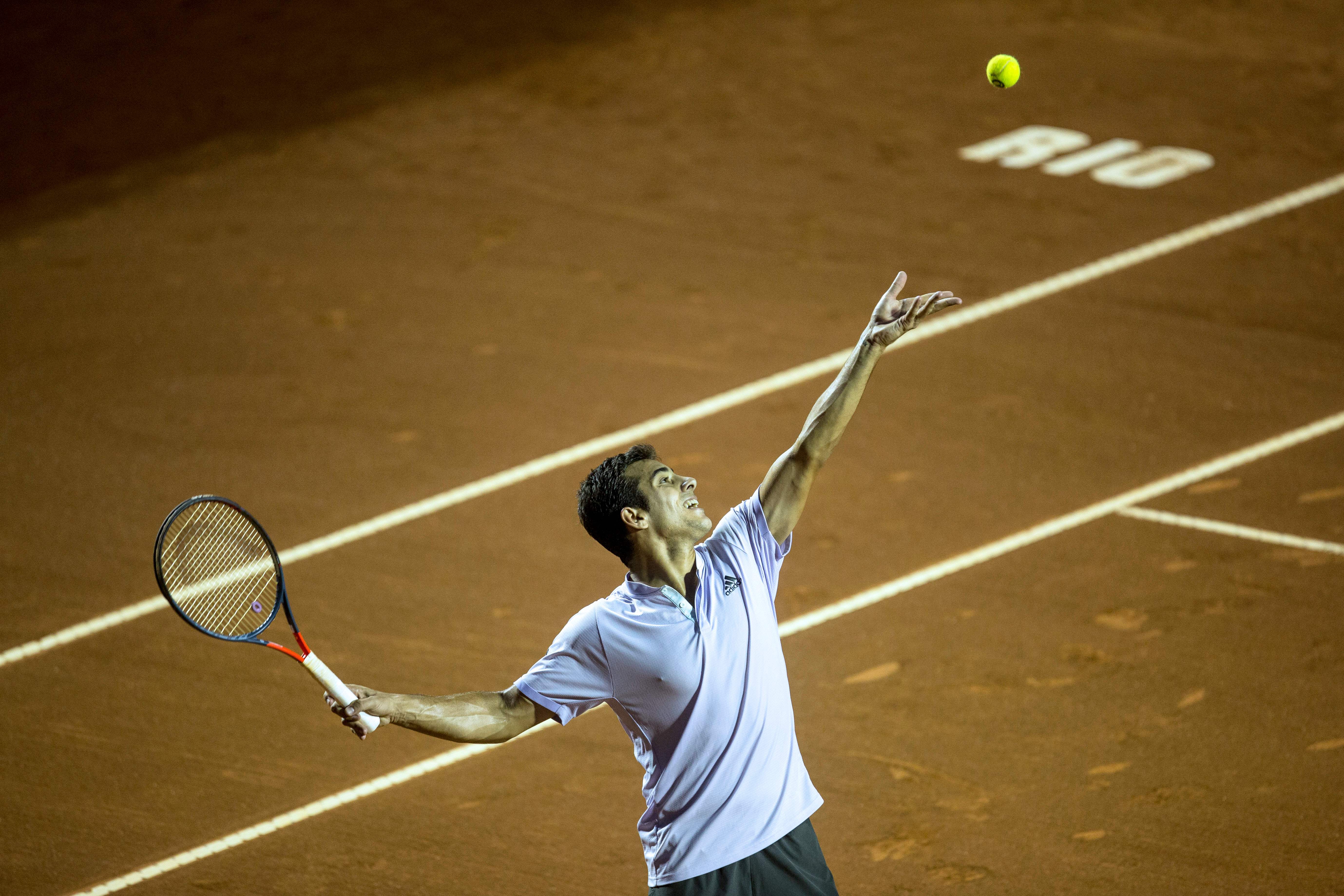 Nonostante sia uno specialista della terra battuta, nel 2020 sta provando pochissimo la seconda esterna in kick da sinistra (13,5%): da questa parte di campo ottiene invece moltissimo quando serve al corpo (69,6%)