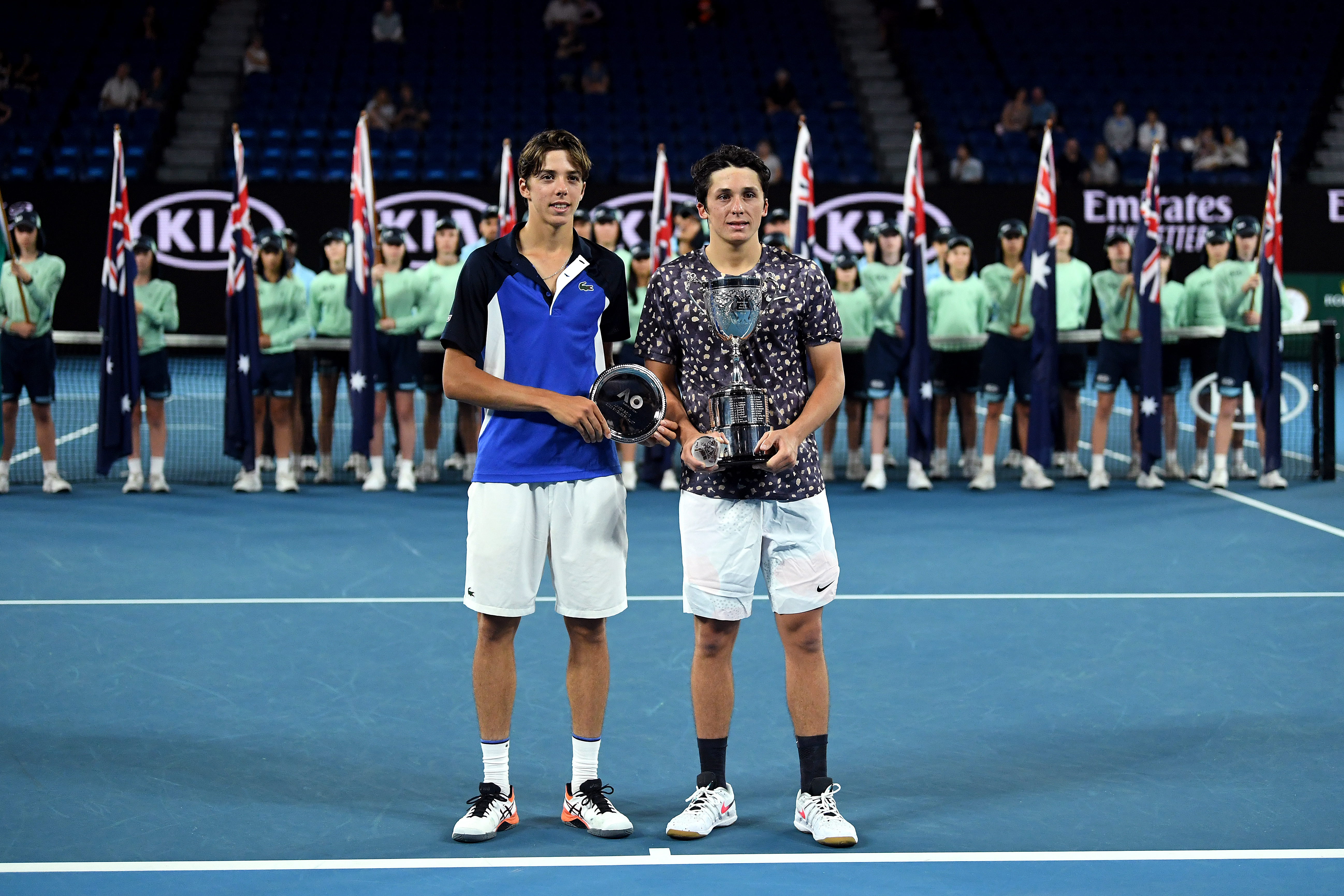 La premiazione maschile con Mayot, destra, e Cazaux