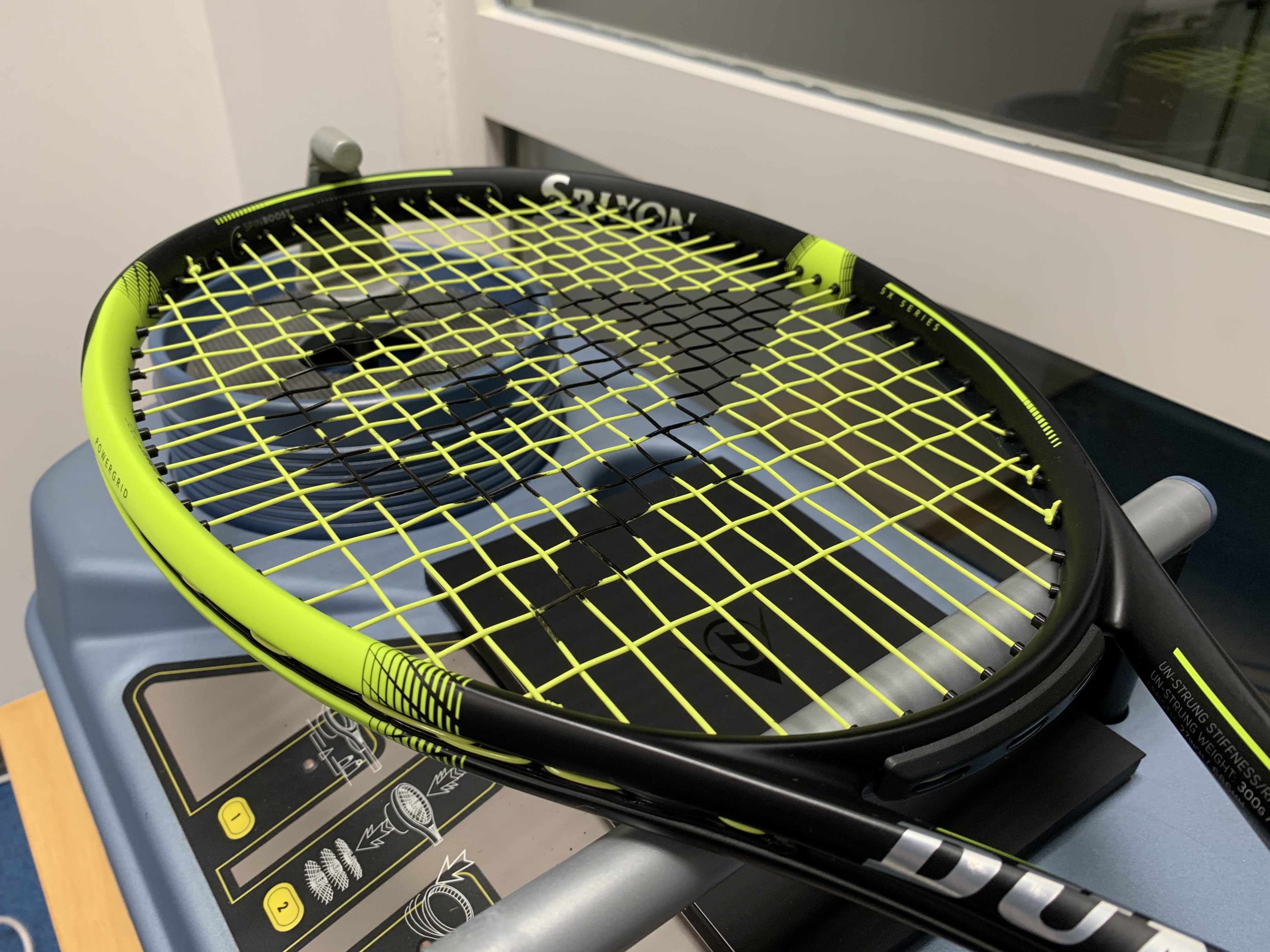 La Dunlop Dx 300 con il contrasto cromatico giallo-nero sul diagnostic