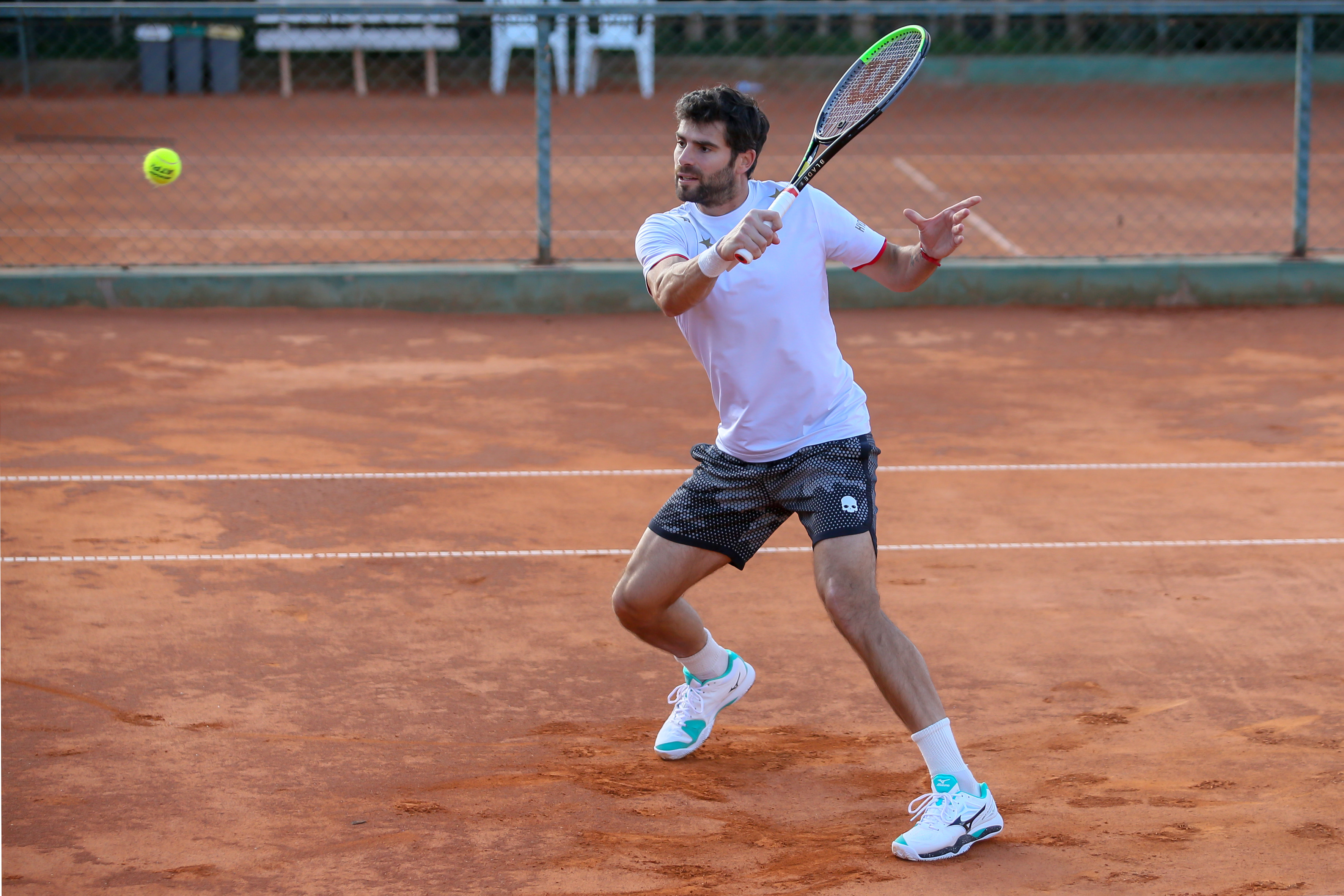 Simone Bolelli in allenamento a Cagliari (foto Sposito)