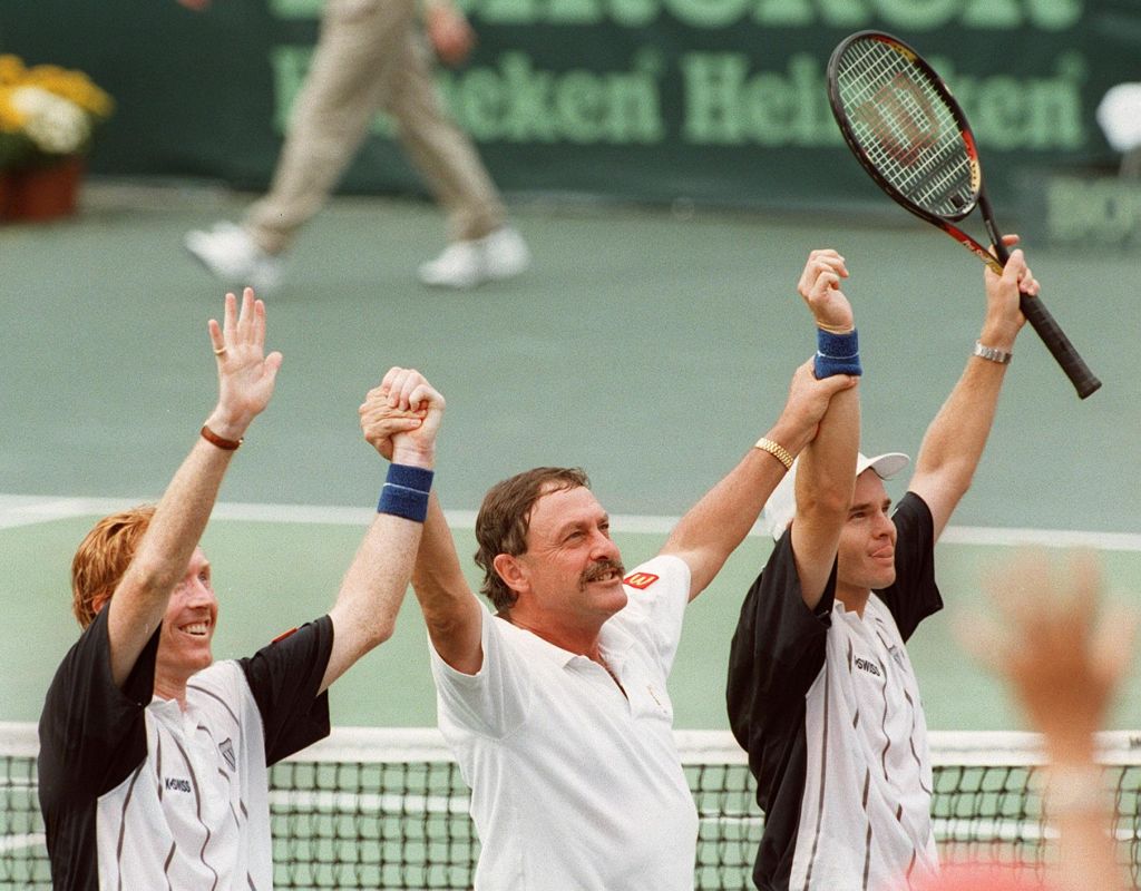 I Woodies in Nazionale col capitano di Davis John Newcombe