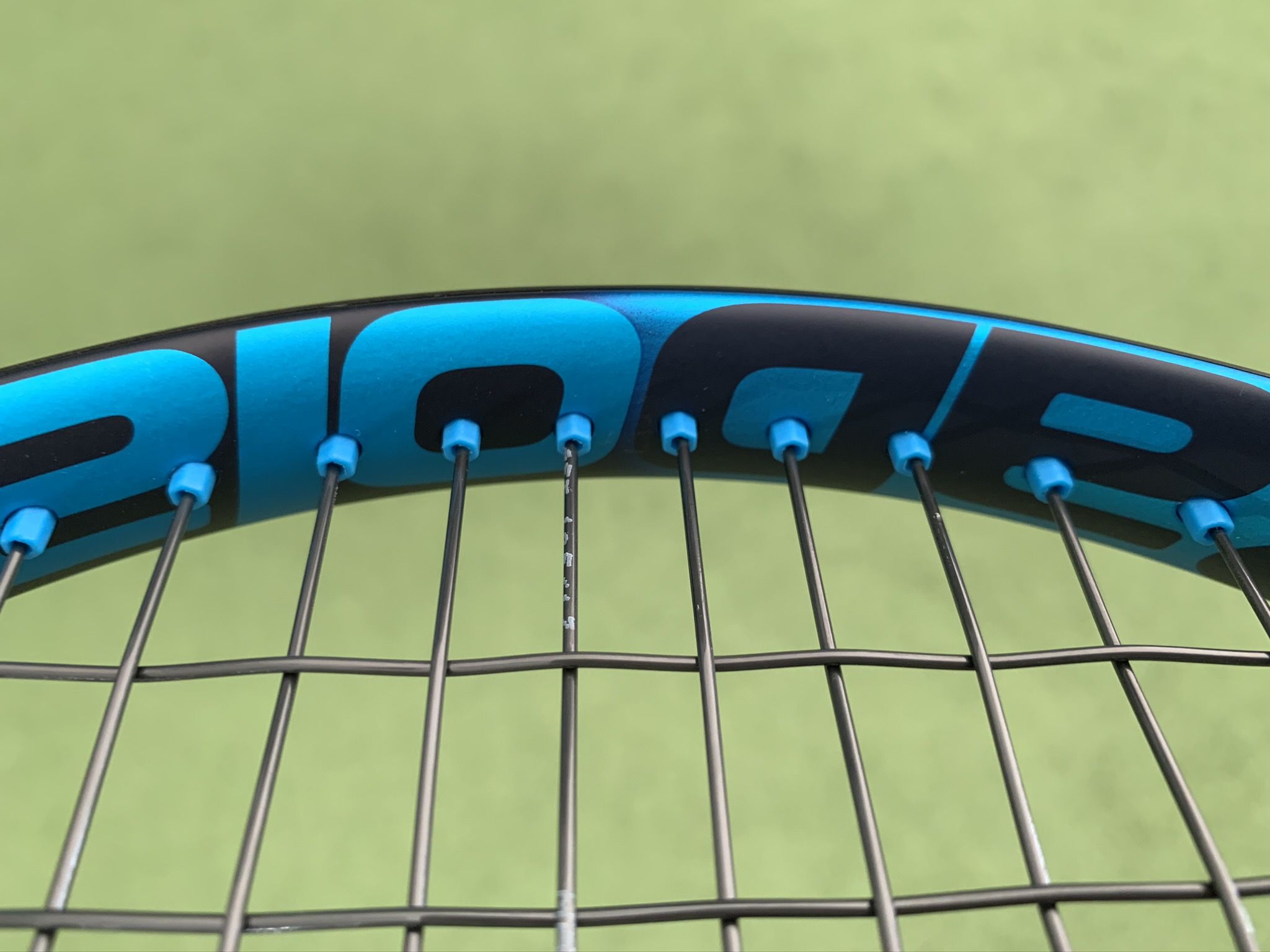 I passacorde esagonali sulla parte alta dell'ovale