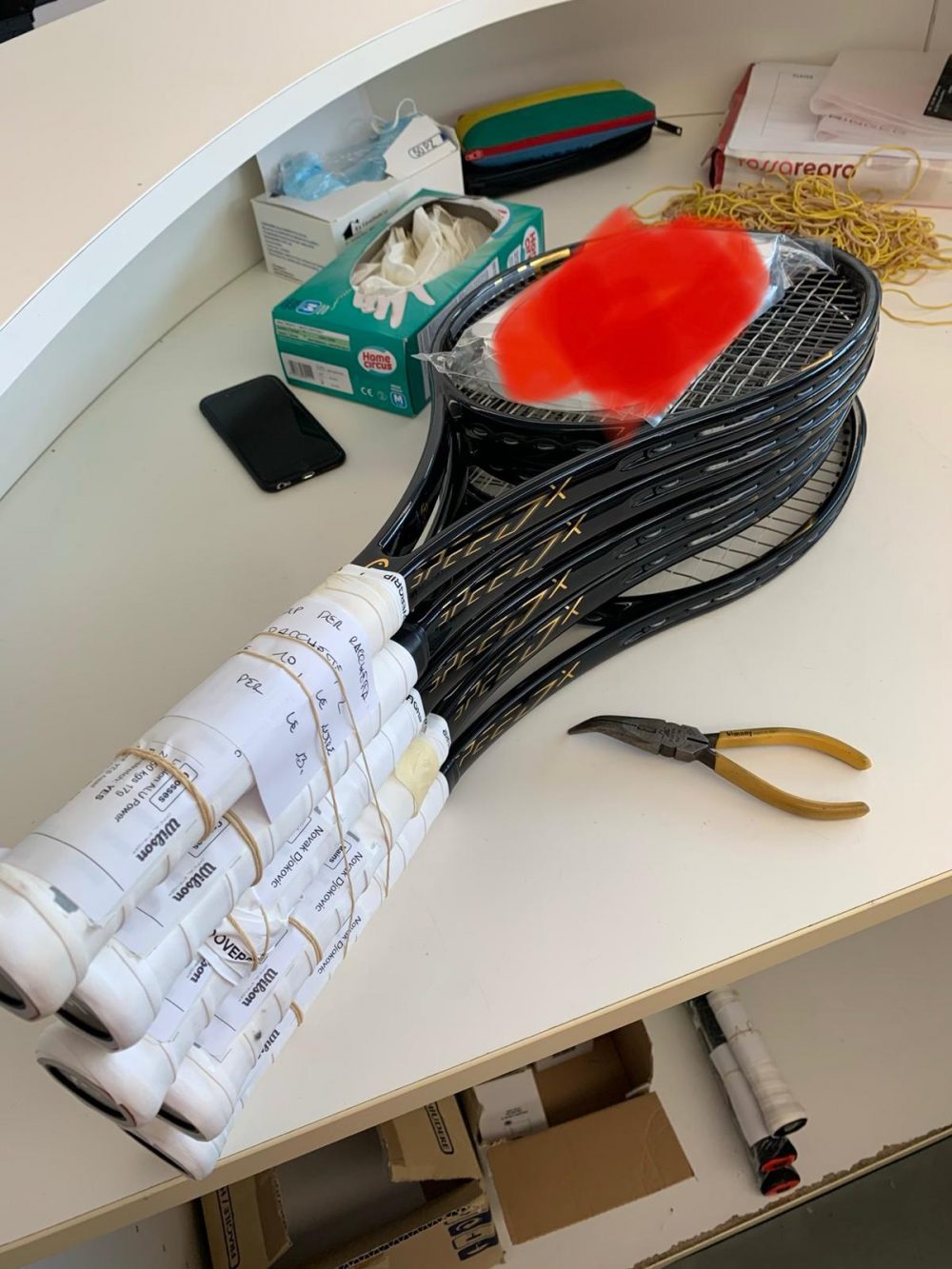 Il pacchetto di telai consegnato agli incordatori degli IBI20