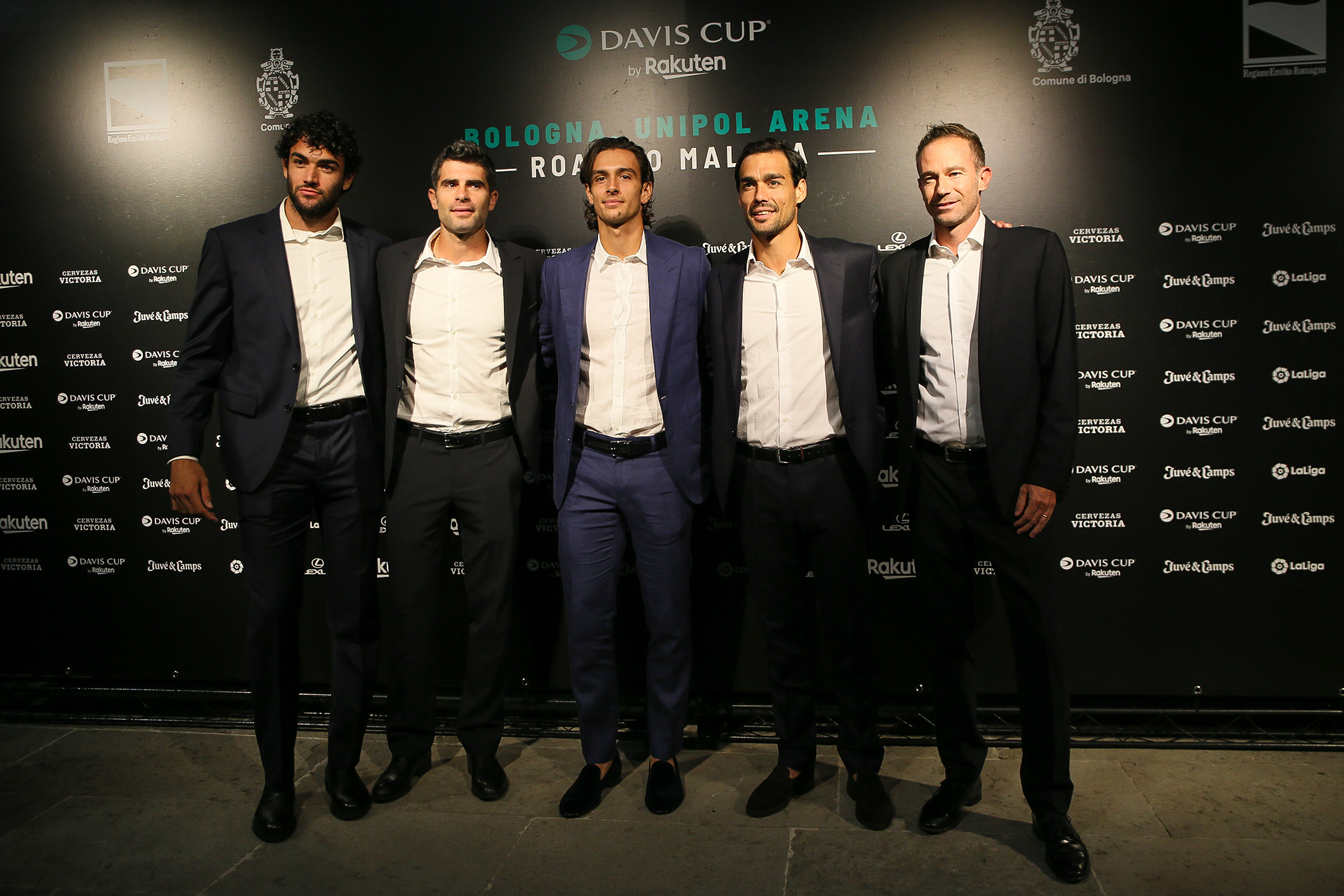 Matteo Berrettini, Simone Bolelli, Lorenzo Musetti, Fabio Fognini e Filippo Volandri a Palazzo Re Enzo a Bologna alla vigilia del girone delle Davis Cup by Rakuten Finals (foto Sposito)