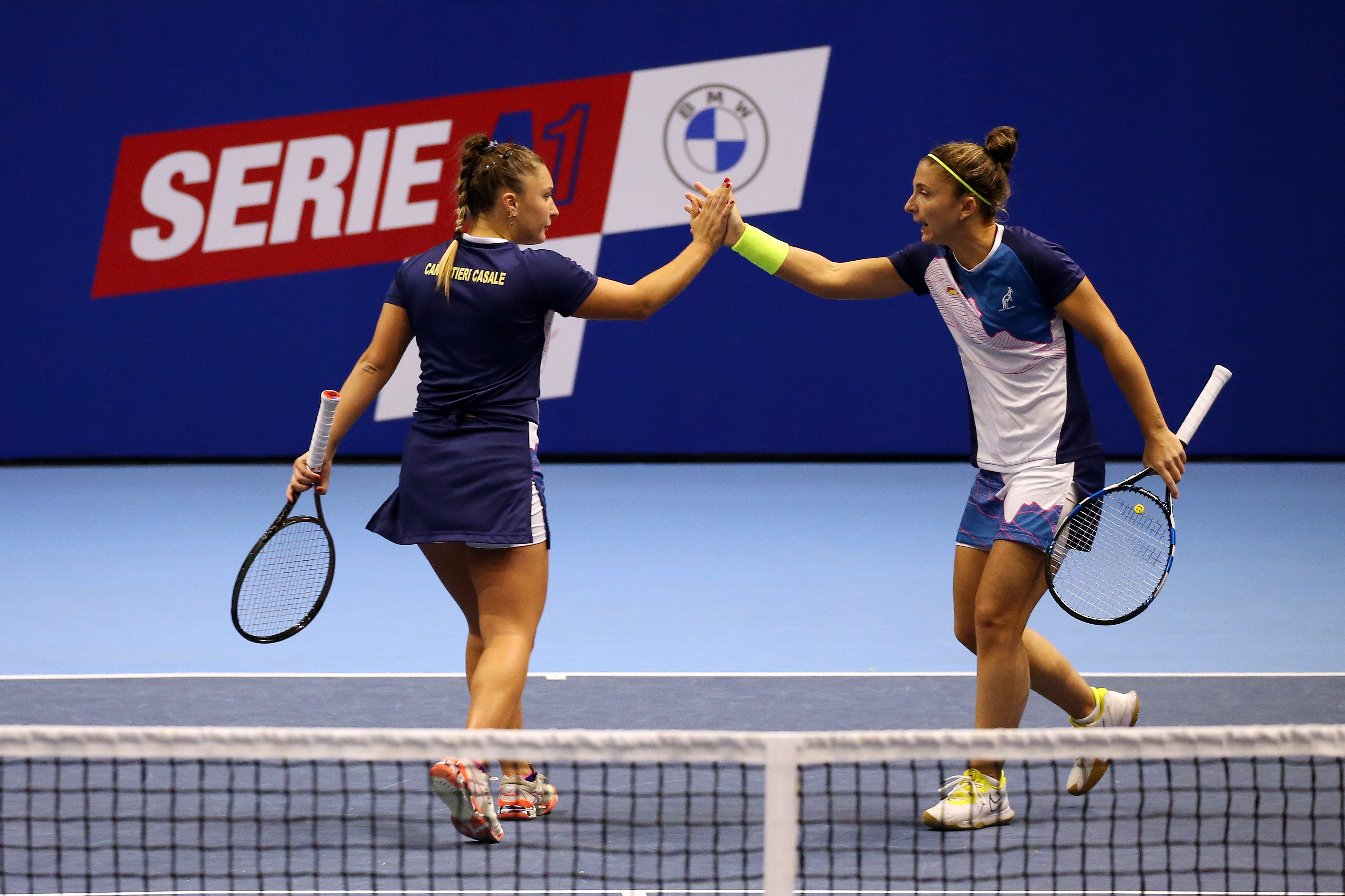 La gioia di Sara Errani e Lisa Pigato della Società Canottieri Casale (foto Sposito)