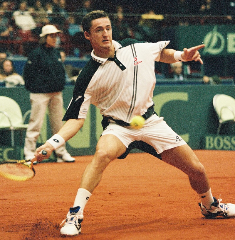Andrea Gaudenzi in azione durante la finale di Coppa Davis 1998 Italia-Svezia (Foto FITP)