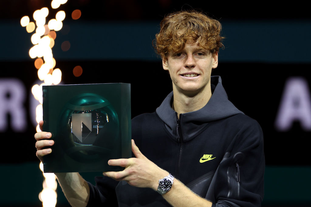 Jannik Sinner con il trofeo vinto a Rotterdam (Getty Images)