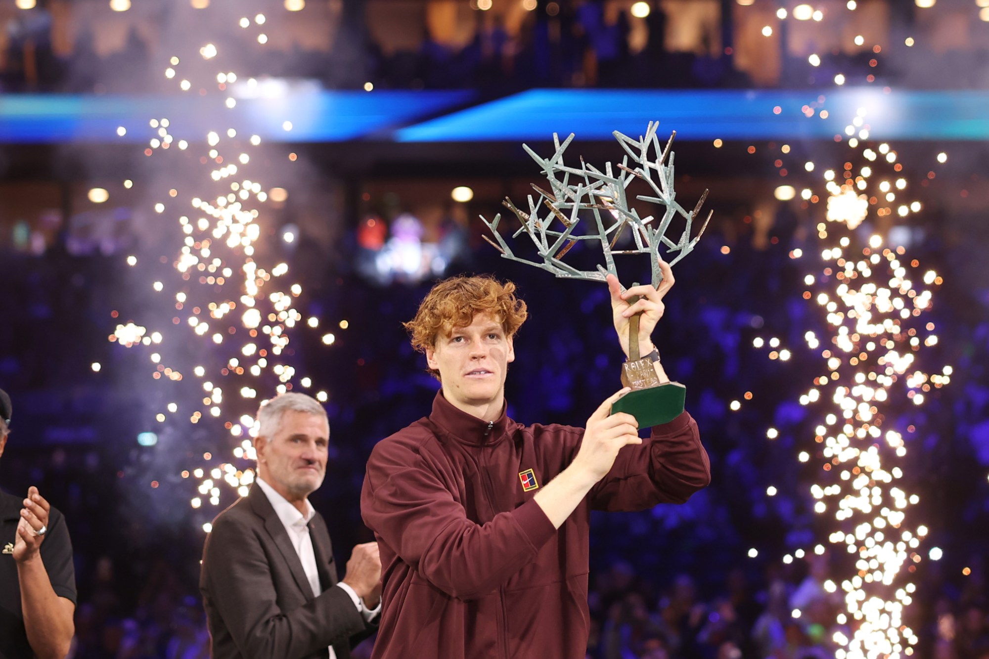Sinner con il trofeo del Masters 1000 di Parigi (Getty Images)
