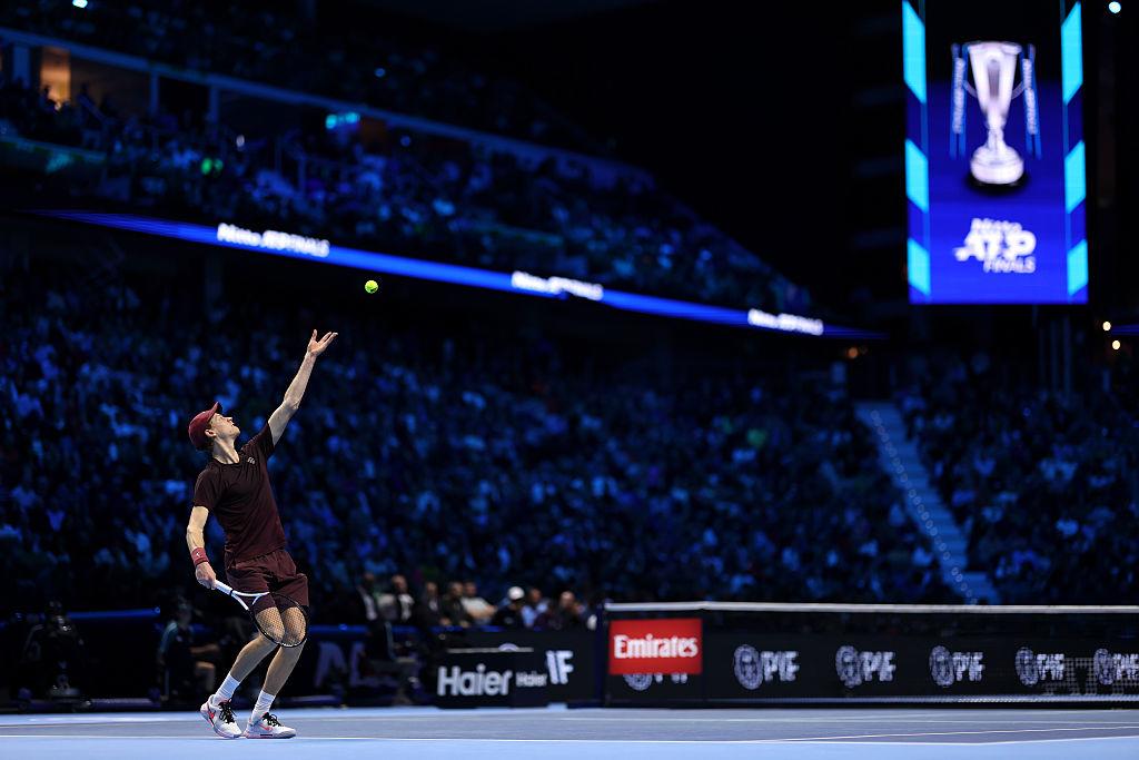 Sinner domina Zverev, primo nel girone