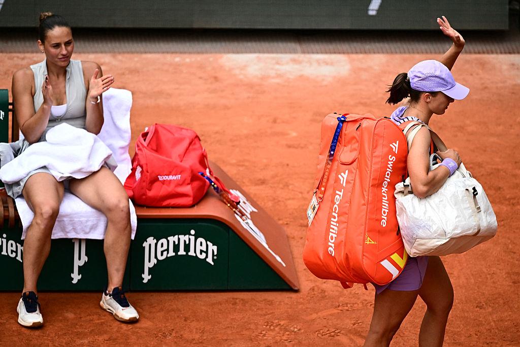 Parigi è tutta una sorpresa, le foto simbolo della prima settimana