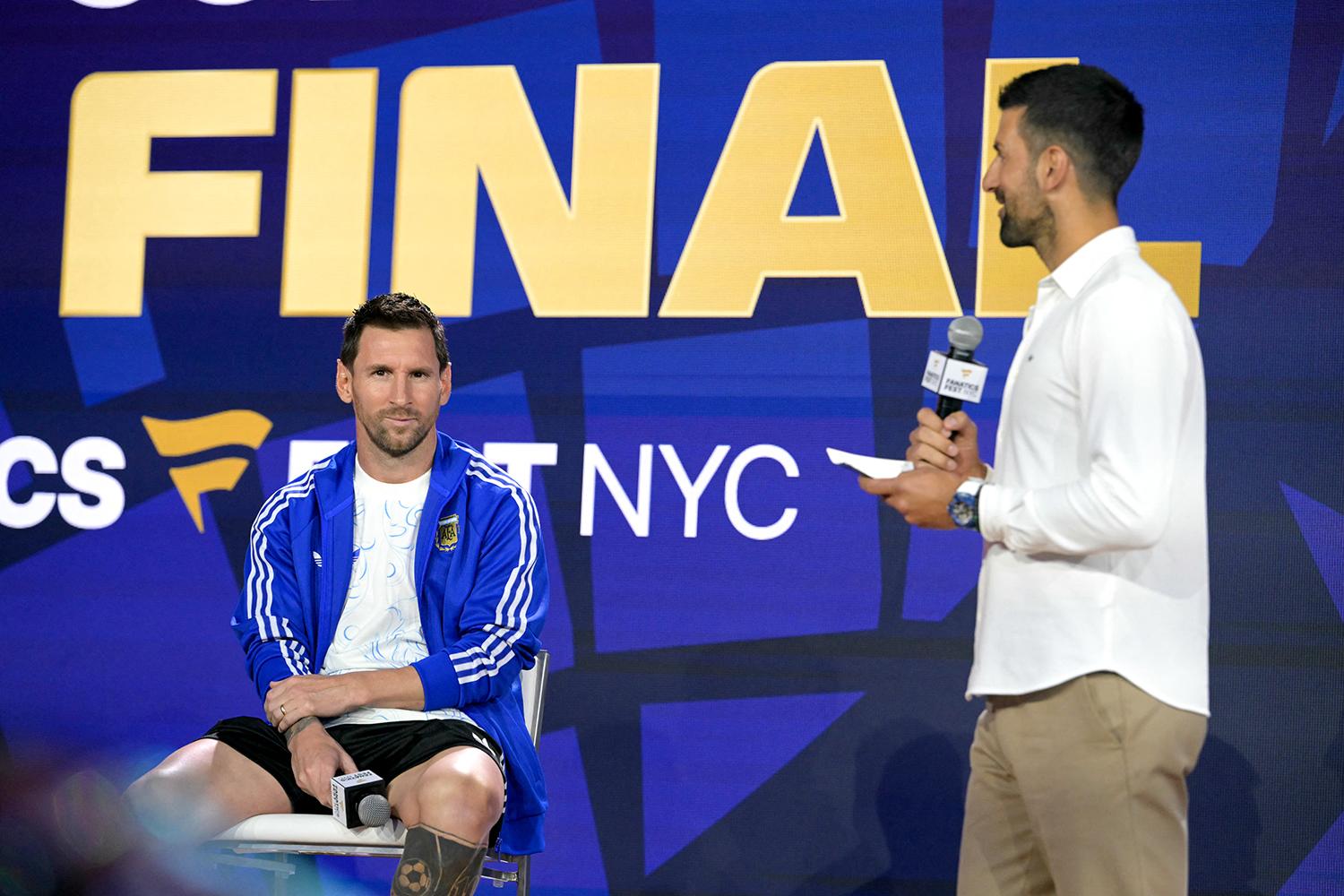 Djokovic a New York: intervista Messi e gioca con le leggende