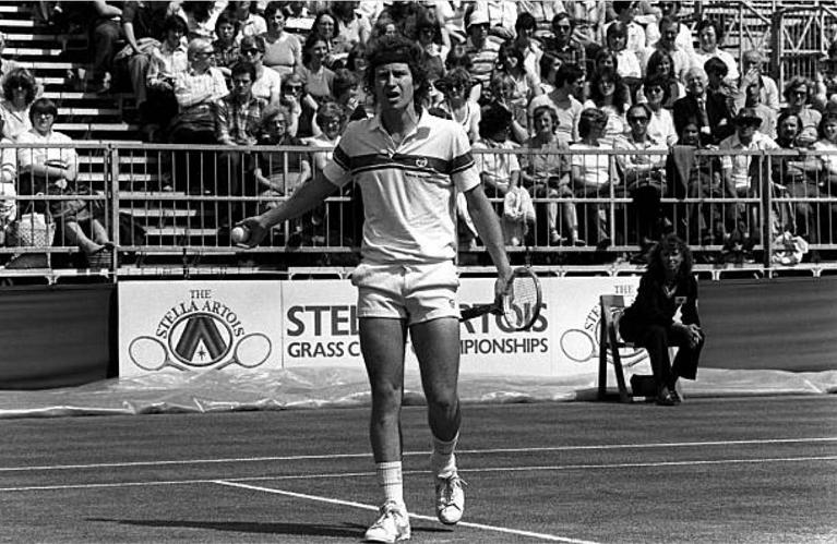John McEnroe protesta contro l'arbitro al Queen's Club nel 1981