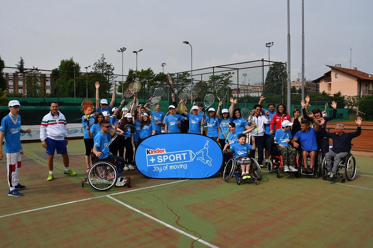 I partecipanti alla tappa di Rivoli dello Junior Wheelchair Tennis Trophy FIT Kinder+Sport