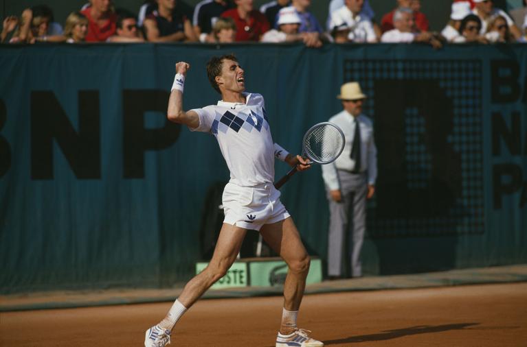 L'esultanza di Ivan Lendl al termine della grande rimonta su McEnroe a Parigi nel 1984