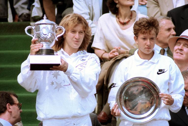 Natalia Zvereva a destra con Steffi Graf al Roland Garros 1988