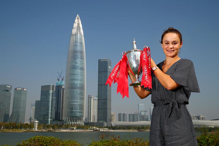 Ashleigh Barty Shenzhen trofeo e skyline