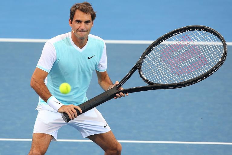 Federer con racchetta gigante