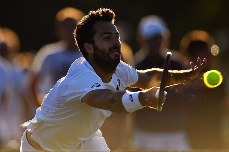 Salvatore Caruso in azione nelle qualificazioni di Wimbledon