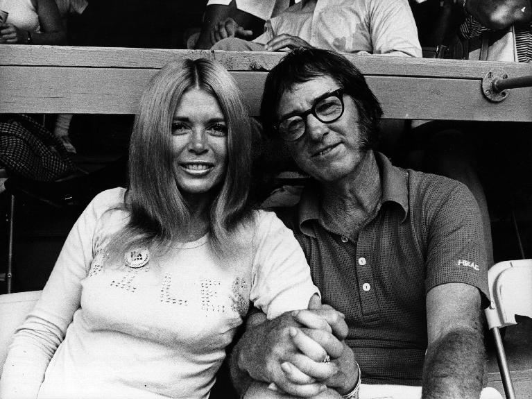 Bobby Riggs con l'attrice Sandra Giles nel 1973
