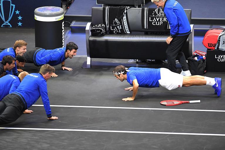 Federer e Djokovic pronti per le flessioni sulle braccia