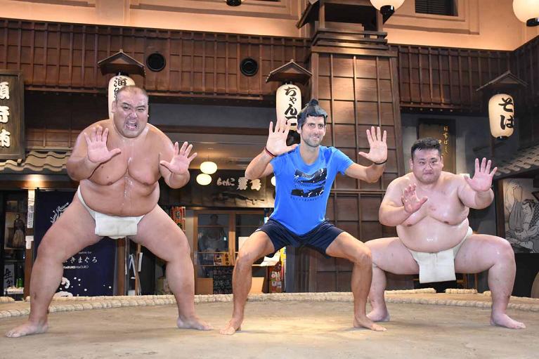 Djokovic lottatore di sumo 2