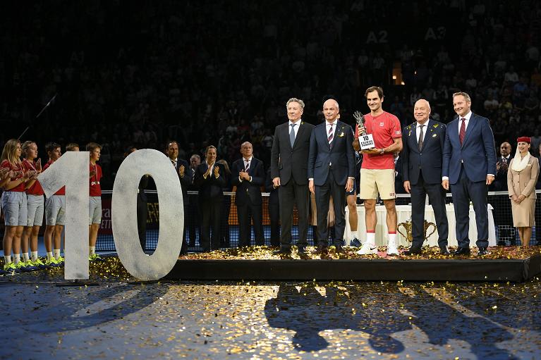 Roger Federer premiato nel 2019 per il suo decimo titolo a Basilea, il torneo di casa