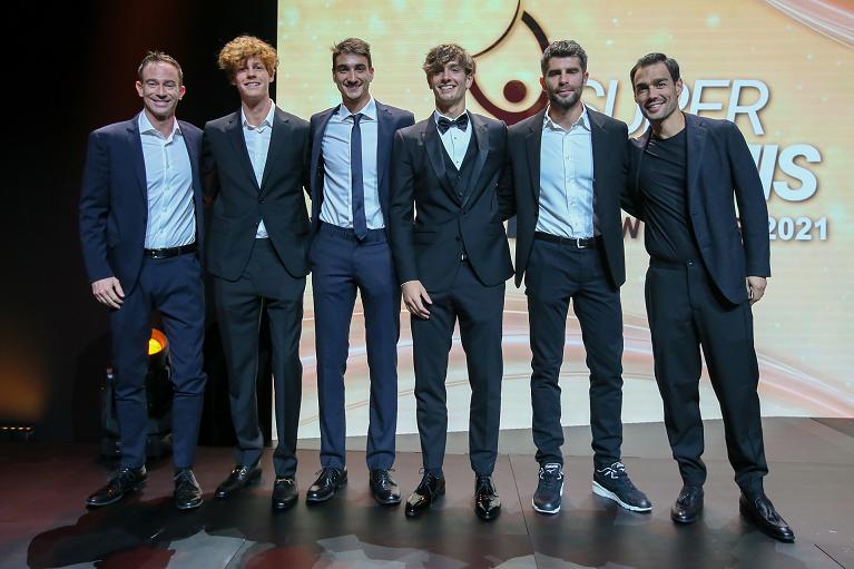 La squadra azzurra per le Davis Cup Finals: da sinistra, il capitano Volandri, Sinner, Sonego, Musetti, Bolelli e Fognini