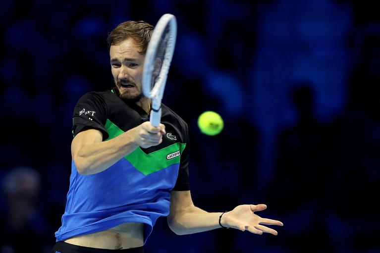 Medvedev vence Zverev, mas qualificação será decidida na sexta-feira