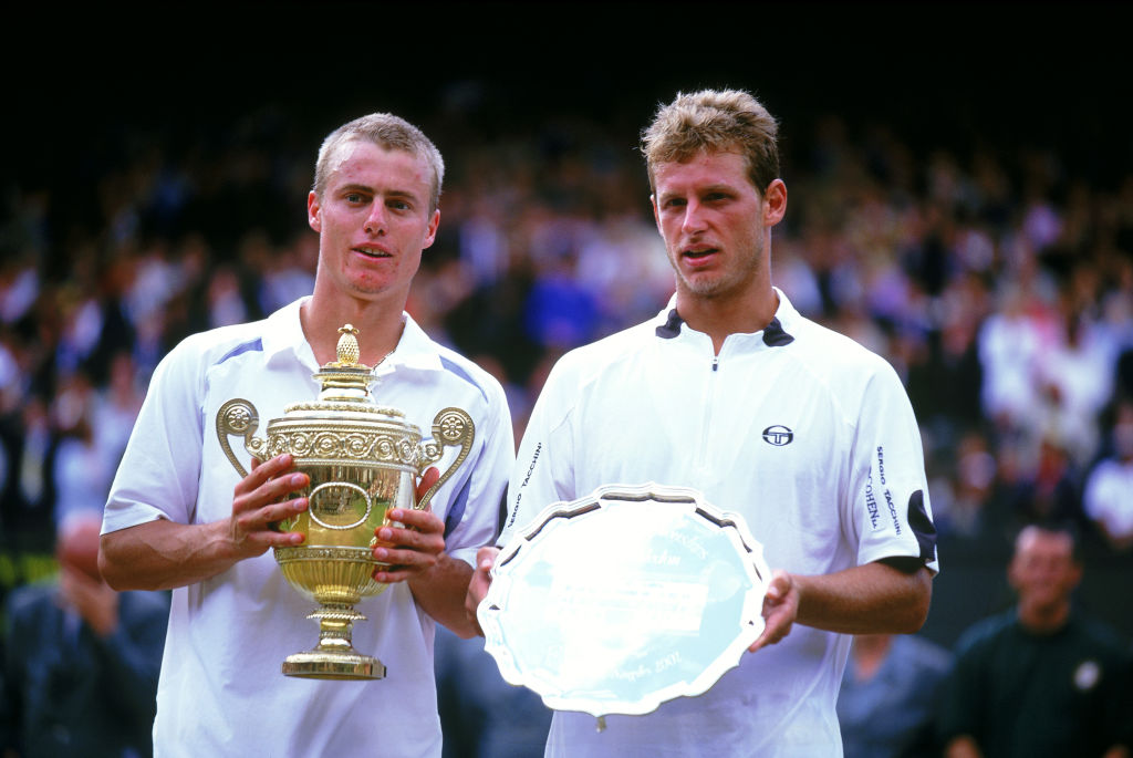 Lleyton Hewitt e David Nalbandian nella premiazione di Wimbledon 2002