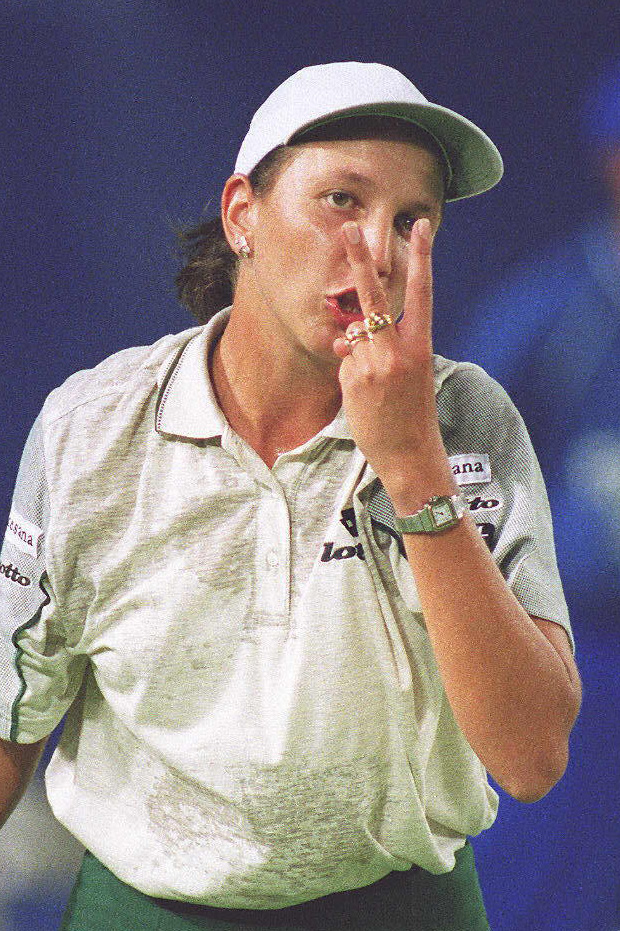 La romena Irina Spîrlea, semifinalista agli Us Open nel 1997, è stata autrice del secondo back-to-back nella storia del torneo grazie alle vittorie del 1994 e 1995