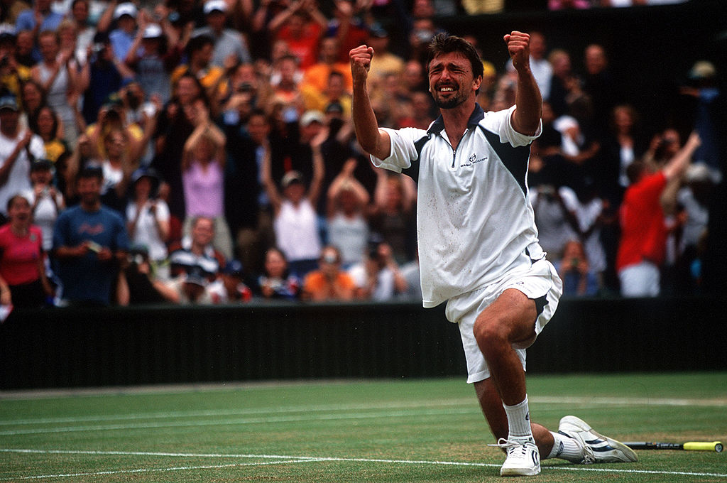 La storica esultanza di Goran Ivanisevic dopo il match-point a Wimbledon 2001