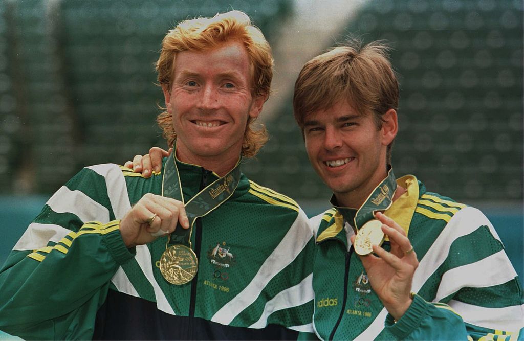Mark Woodforde e Todd Woodbridge con la medaglia d'oro olimpica vinta nel 1996 ad Atlanta